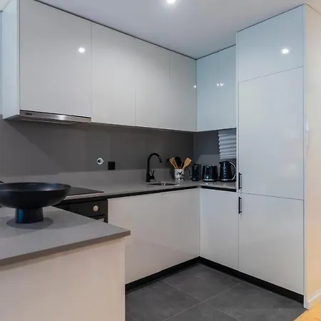 Premium 2br Flat Near Santa Catarina By Lovelystay * Porto